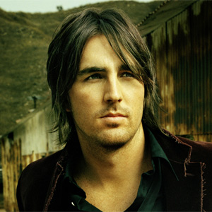 Jake Owen Back On Tour After Broken Collarbone